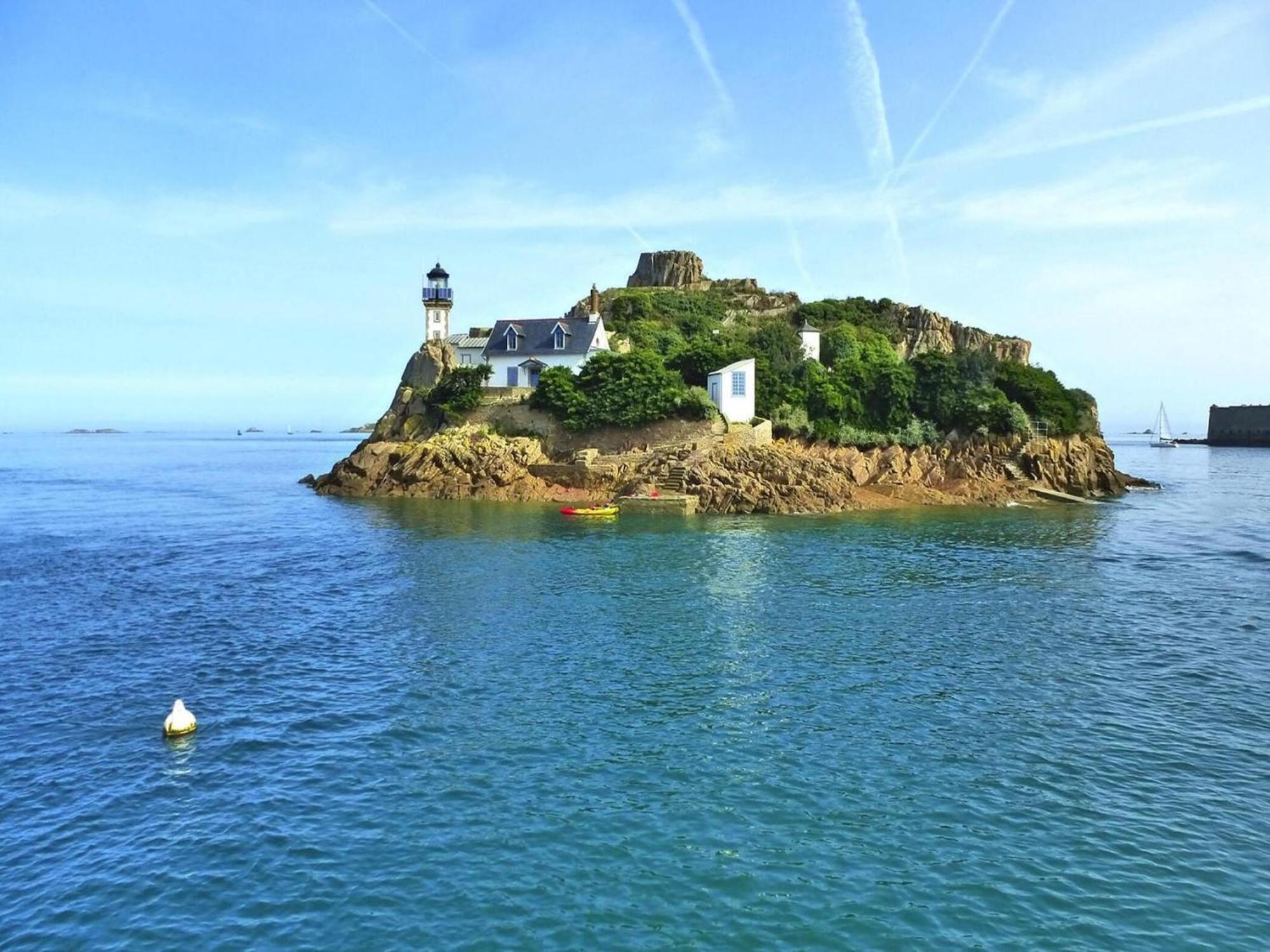 Pretty Breton Holiday Home In A Top Location Plougasnou Exterior photo
